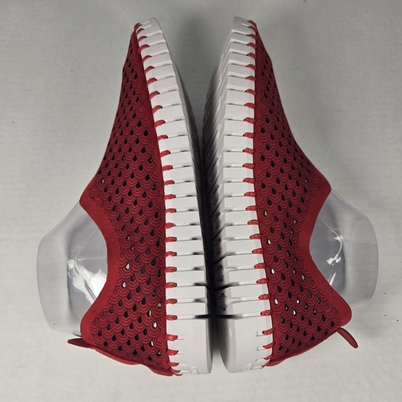 Isle Jacobsen Women's Slip On Tulip Platform Loafer in Deep Red Size EU 40 US 9 - Picture 5 of 10